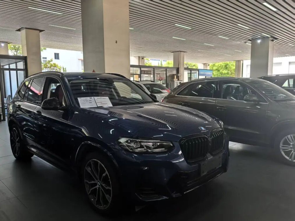 有二手车商甩卖豪车：宝马18.8万元，奔驰14万余元，奥迪17万元！美以伊战争、新能源替代等因素正冲击燃油车市场